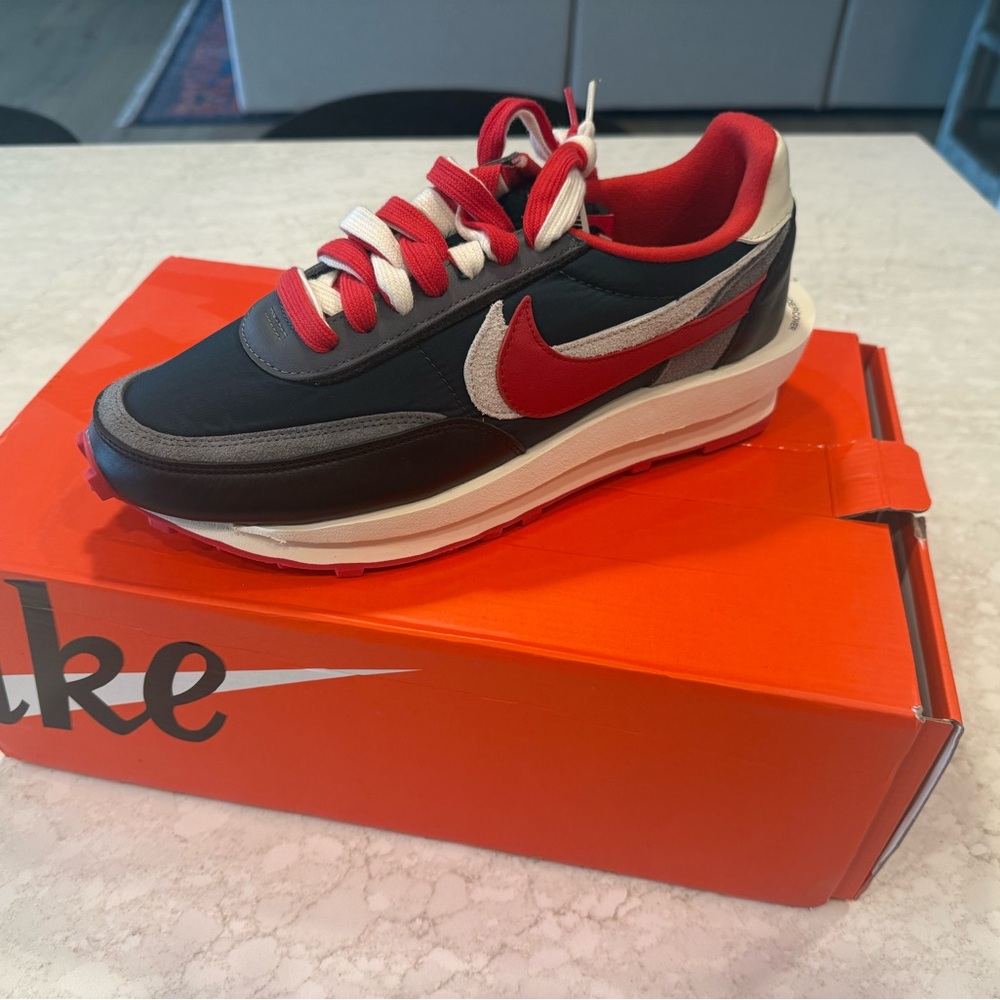 NEW NEVER WORN Men’s Nike Tennis Shoes
